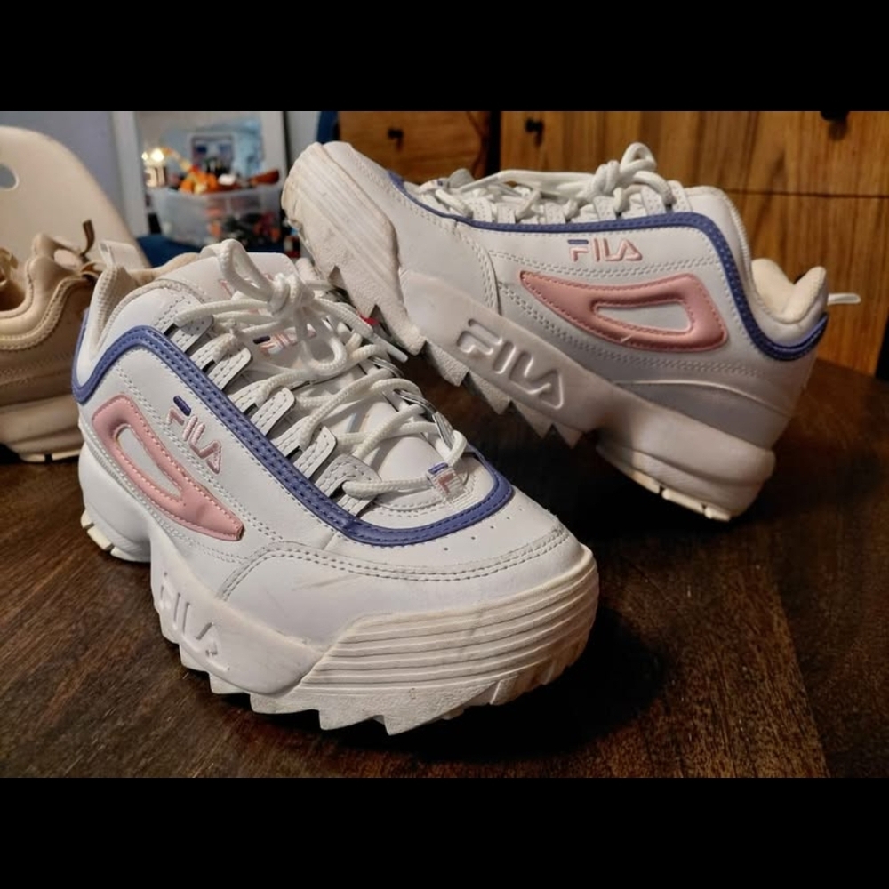 Fila Women's White and Pink Sneakers